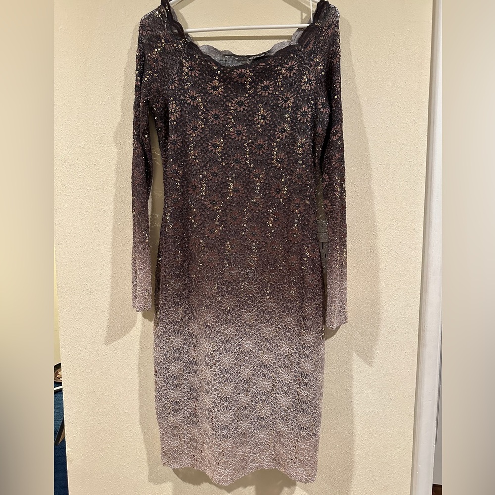 Off shoulder sequin dress. Great for Date nights and party. Medium size
